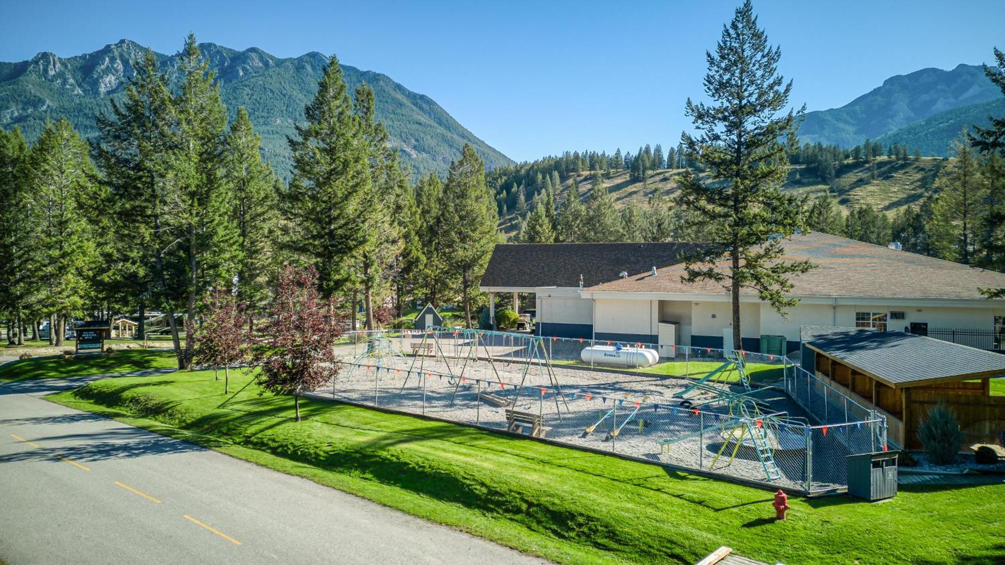 Ridgeview Resort Radium Hot Springs Exterior photo